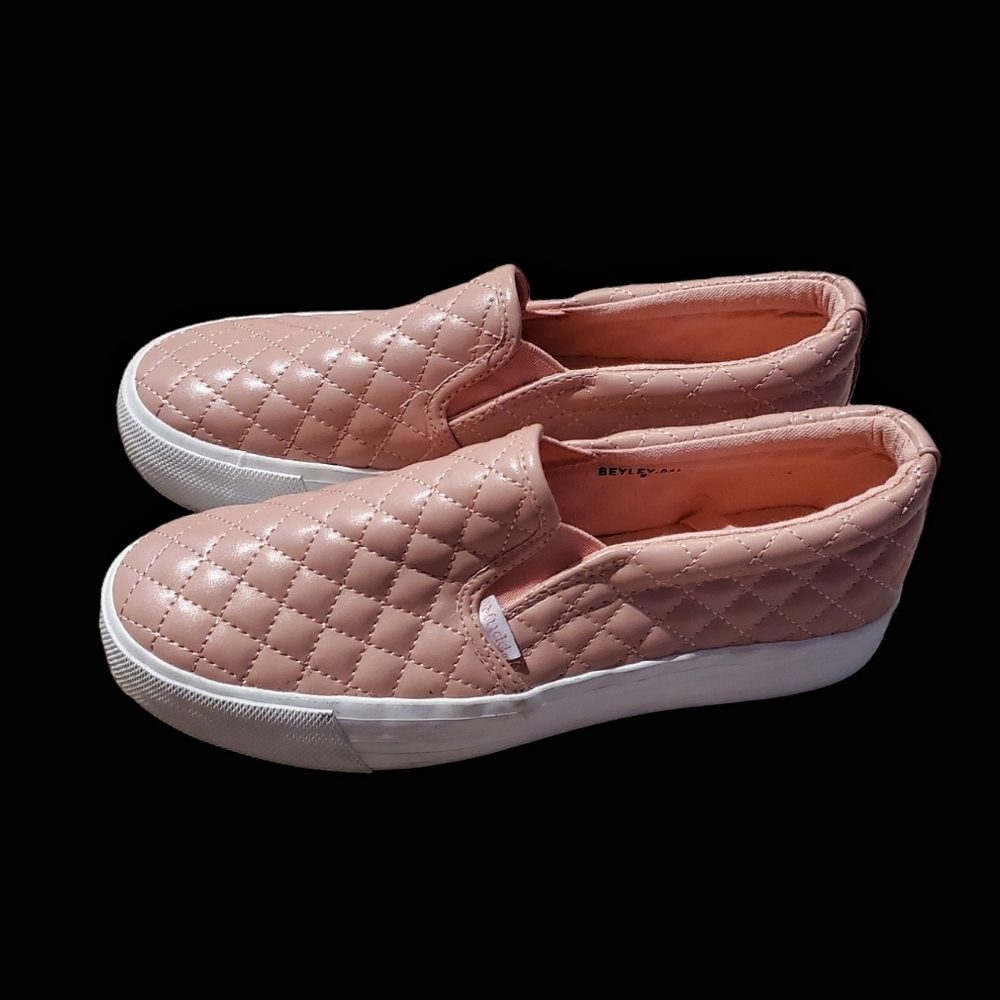 MUDD brand Pink quilted slip ons, Size 9.